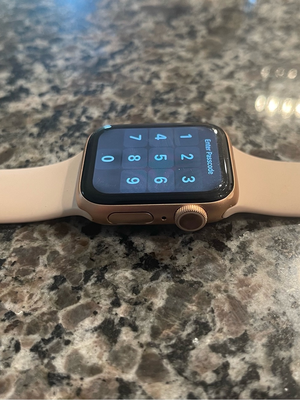 Apple Watch, Series 5, 40mm, Rose Gold - Picture 3 of 8